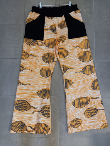 Pants (d) with funky pockets: Size: Large Title: Stingray